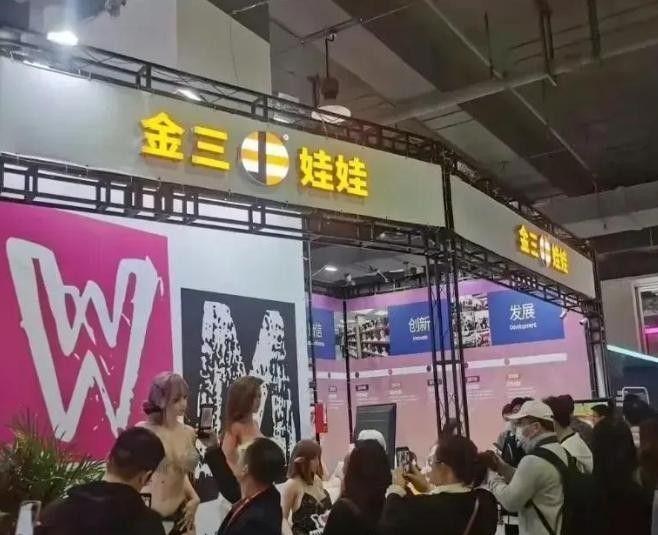 DeepSeekAI硅胶娃娃可以和人互动了！j9九游会真人第一品牌离谱了！成人用品用上(图18)